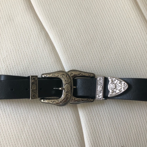 B-Low the Belt Accessories - Authentic B-Low the Belt size Small B-Low the Belt Accessories - Authentic B-Low the Belt size Small